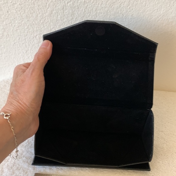 Price Revaux eyeglass case. - Picture 3 of 4
